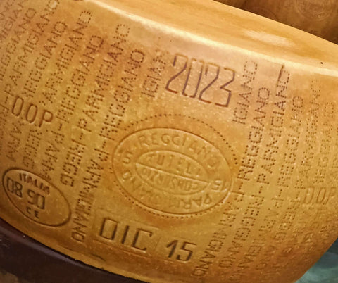 parmigiano-reggiano-forma-intera